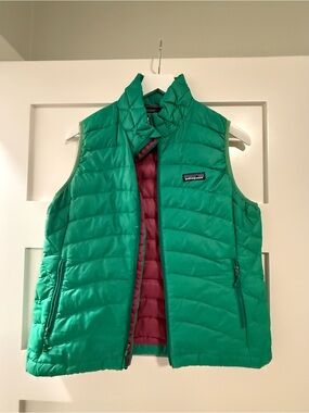 Patagonia Green Down Puffer Vest with Maroon Lining